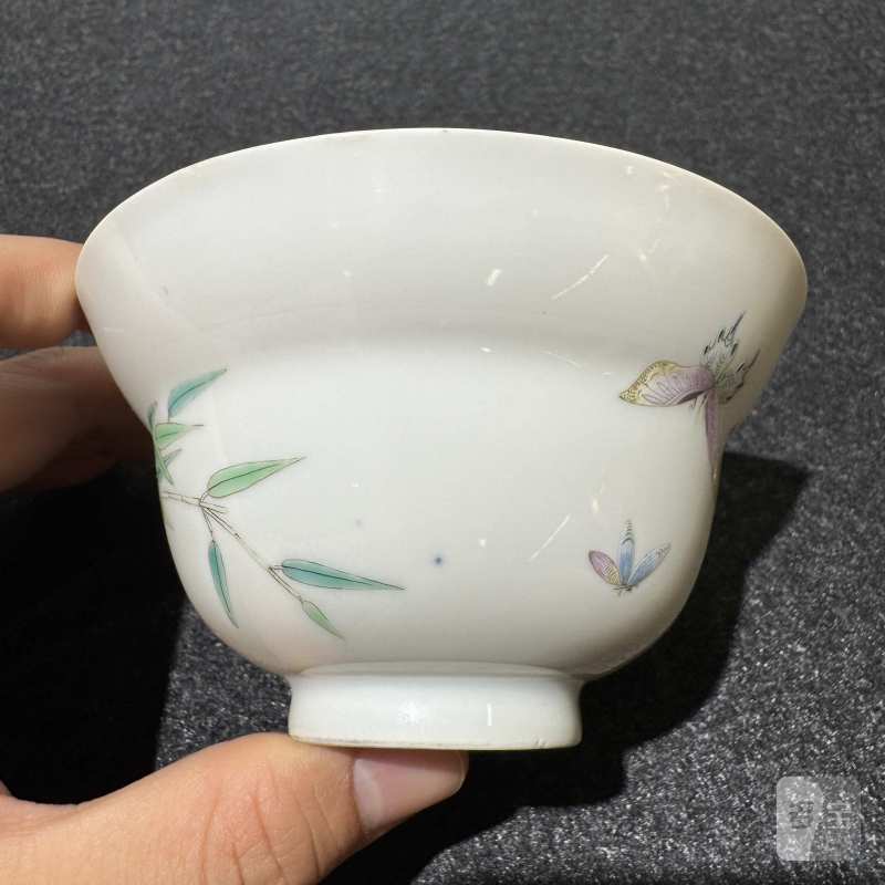清雍正 粉彩竹纹花蝶茶碗 - 图6